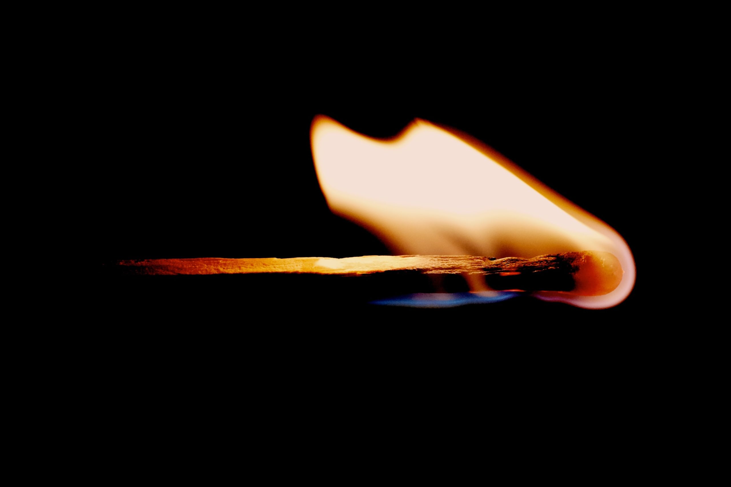 Gaszenie pożaru benzyną – błędy w komunikacji kryzysowej